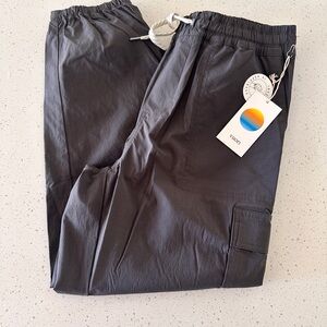 Vuori Black Cargo Pants with Elastic Waistband and Jogger Style